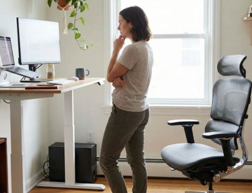 Stehschreibtisch vs. Ergonomischer Stuhl – Was ist wichtiger?